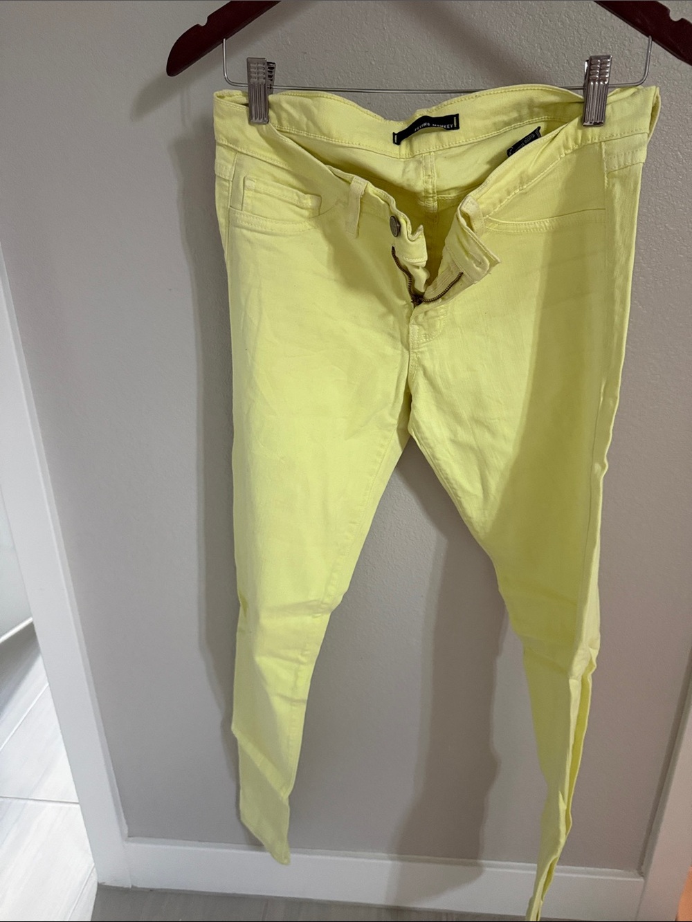 Flying Monkey Skinny Jeans in Light Lemon Yellow